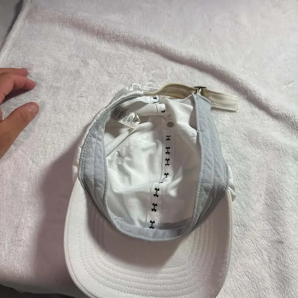 Under Armour Baseball Cap - Light Gray, One Size, Excellent Condition